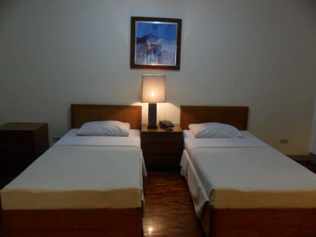 Amorsolo Mansion Hotel Makati City Luaran gambar